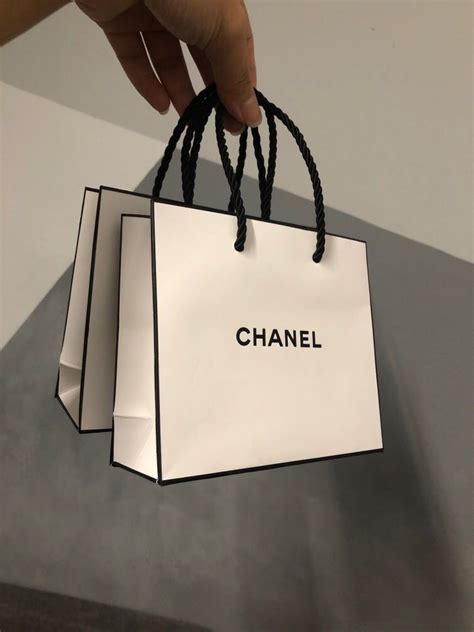 difference between white and black chanel paper bag|authenticity of chanel bag.